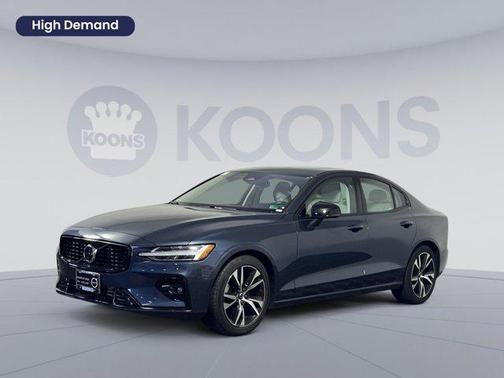 2024 Volvo S60 B5 Plus Dark Theme
