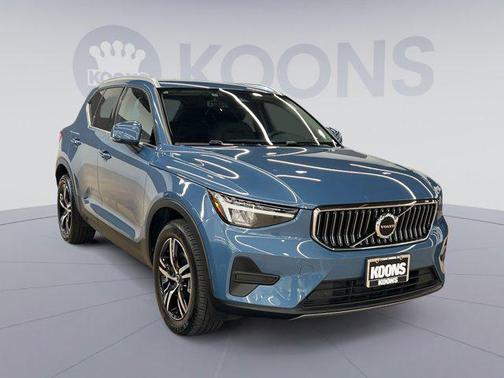 2024 Volvo XC40 B5 Core Bright Theme