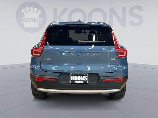 2024 Volvo XC40 B5 Core Bright Theme