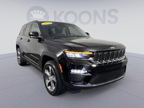 Diamond Black Crystal Pearlcoat 2023 Jeep Grand Cherokee Limited