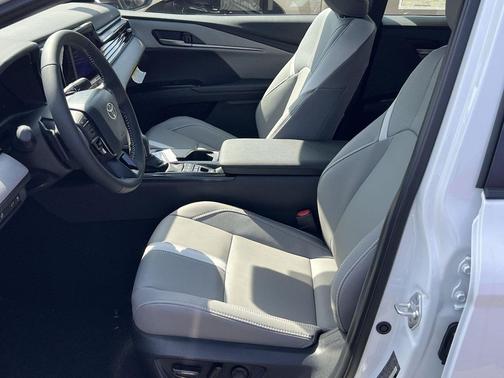 Ice Cap 2026 Toyota Camry SE