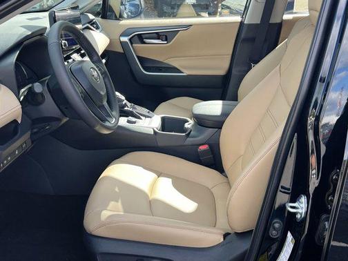 2025 Toyota RAV4 Hybrid XLE Premium