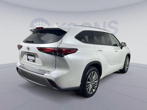 2022 Toyota Highlander Platinum