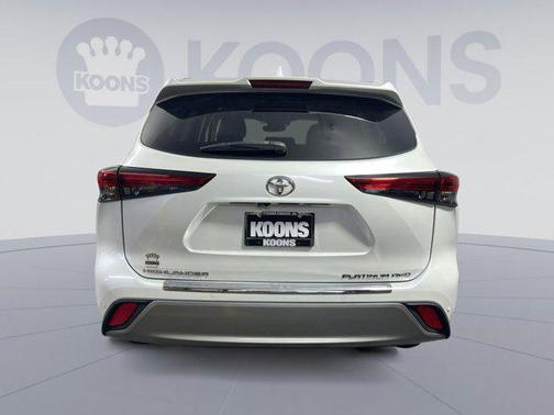 2022 Toyota Highlander Platinum