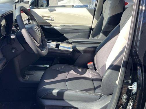 2025 Toyota Sienna Platinum