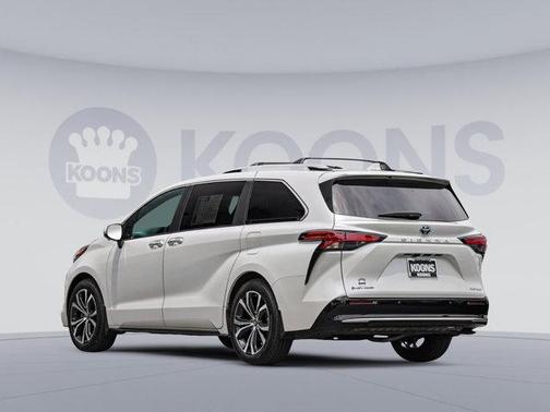 2025 Toyota Sienna Platinum 7 Passenger