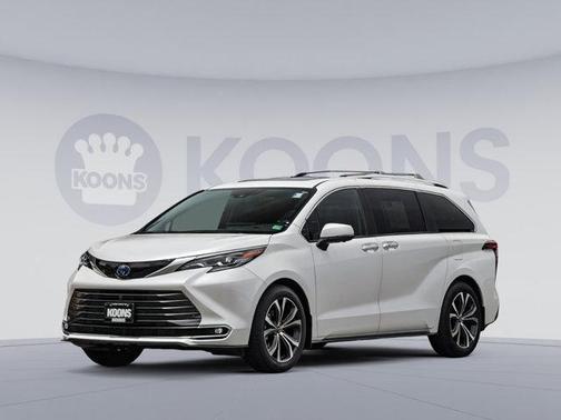 2025 Toyota Sienna Platinum 7 Passenger