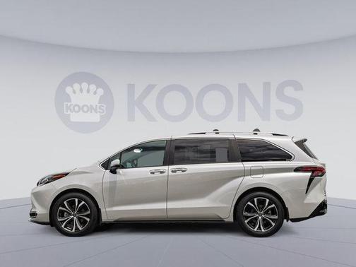 2025 Toyota Sienna Platinum 7 Passenger