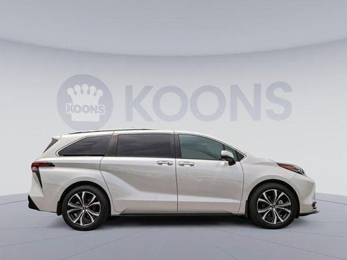 2025 Toyota Sienna Platinum 7 Passenger