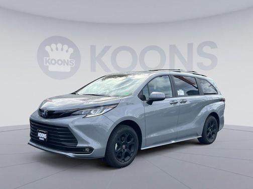 2025 Toyota Sienna Woodland Edition