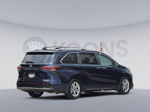 2024 Toyota Sienna Platinum 7 Passenger