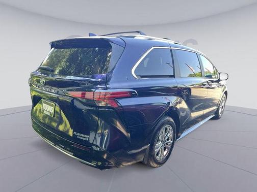 2024 Toyota Sienna Platinum 7 Passenger