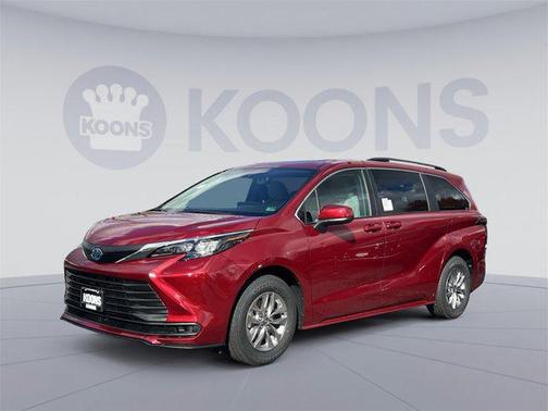 2025 Toyota Sienna LE