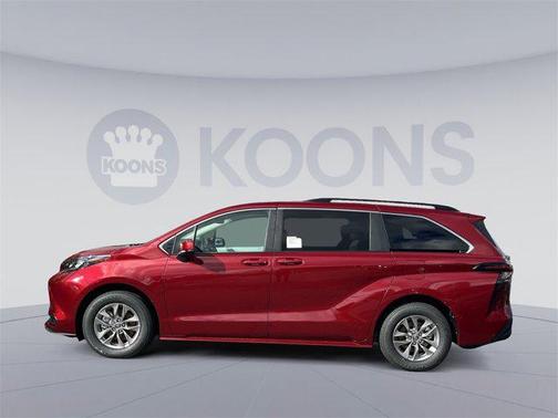 2025 Toyota Sienna LE