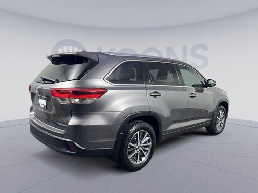 Predawn Gray Mica 2018 Toyota Highlander XLE