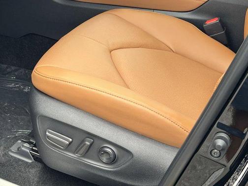 2025 Toyota Highlander Hybrid Platinum