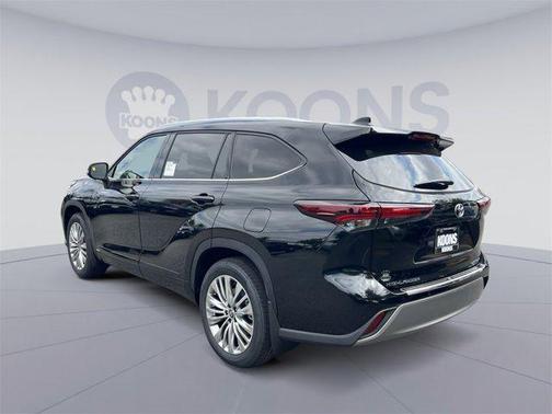 2025 Toyota Highlander Hybrid Platinum