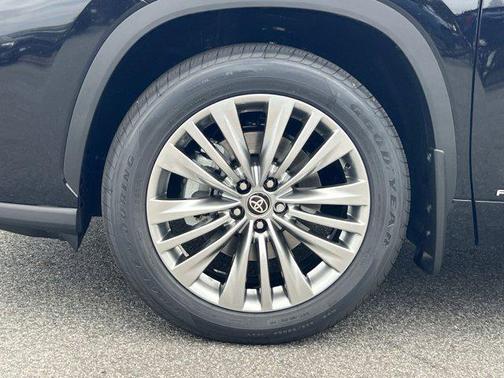 2025 Toyota Highlander Hybrid Platinum