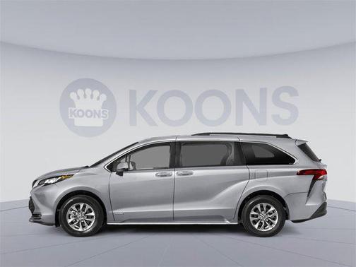 2025 Toyota Sienna XLE 7 Passenger