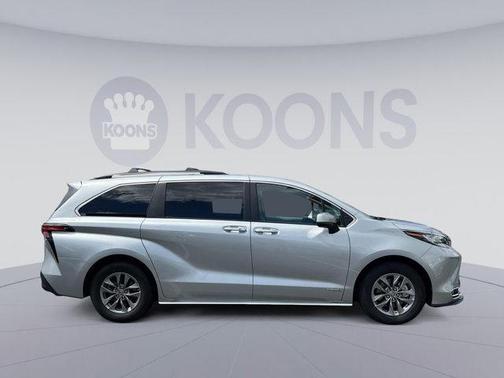 2021 Toyota Sienna XLE 7 Passenger