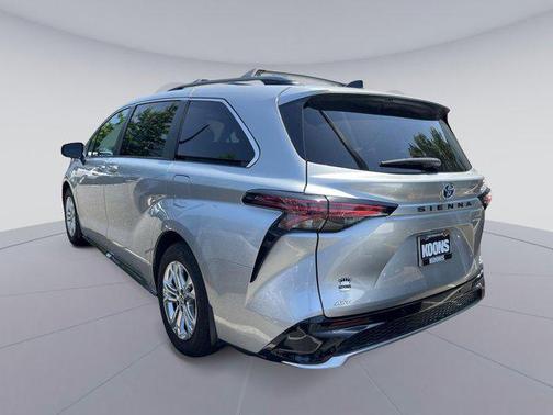 2022 Toyota Sienna XSE 7 Passenger