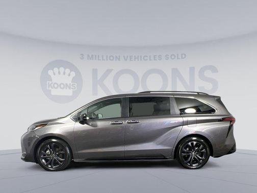 2022 Toyota Sienna XSE 7 Passenger