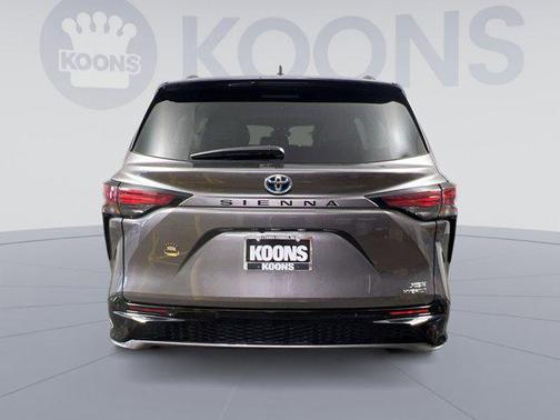 2022 Toyota Sienna XSE 7 Passenger