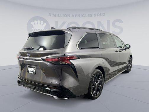 2022 Toyota Sienna XSE 7 Passenger