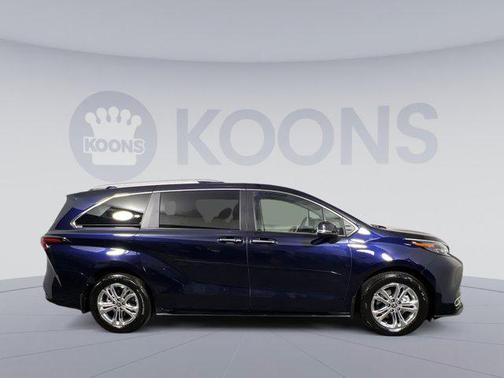 2024 Toyota Sienna Platinum
