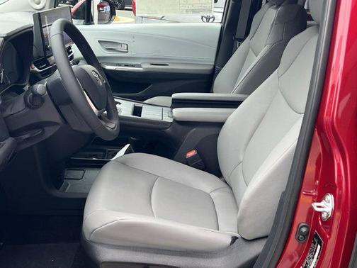 2025 Toyota Sienna XLE 7 Passenger