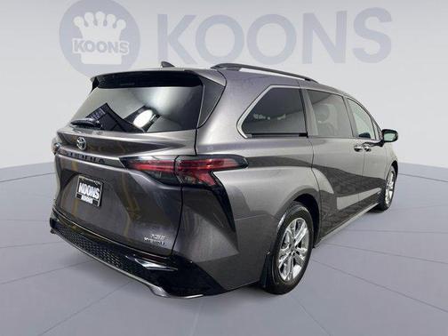 2021 Toyota Sienna XSE 7 Passenger