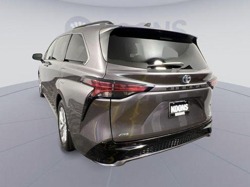 2021 Toyota Sienna XSE 7 Passenger