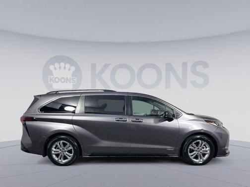 2021 Toyota Sienna XSE 7 Passenger