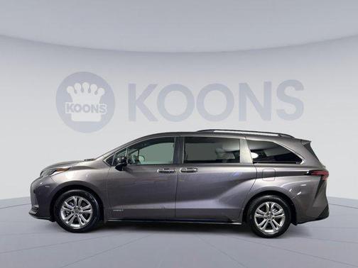 2021 Toyota Sienna XSE 7 Passenger