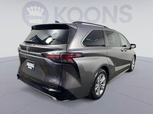 2021 Toyota Sienna XSE 7 Passenger