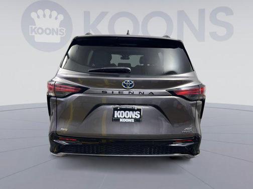 2021 Toyota Sienna XSE 7 Passenger