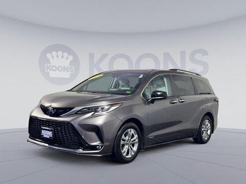 2021 Toyota Sienna XSE 7 Passenger