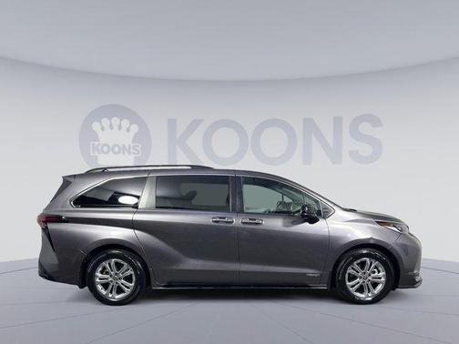 2021 Toyota Sienna XSE 7 Passenger