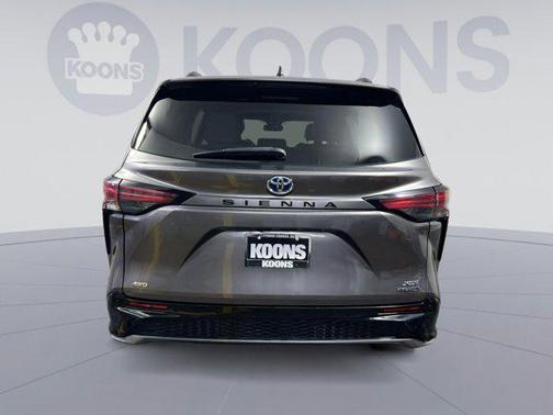 2021 Toyota Sienna XSE 7 Passenger