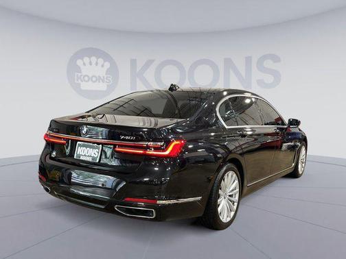 2022 BMW 740 i xDrive
