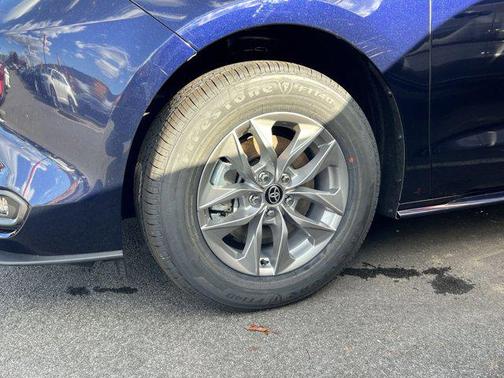 2025 Toyota Sienna XLE