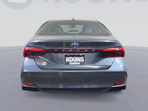 2021 Toyota Avalon Hybrid XLE Plus
