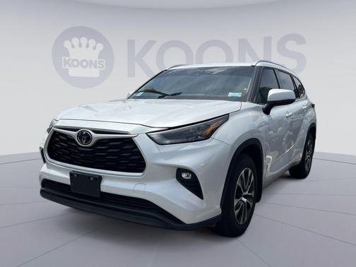 Wind Chill Pearl 2023 Toyota Highlander XLE