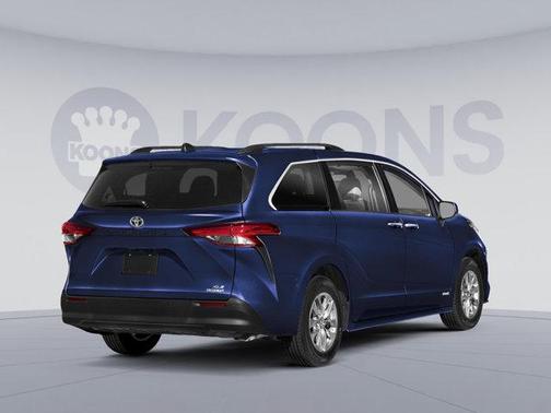 2025 Toyota Sienna XLE 8 Passenger