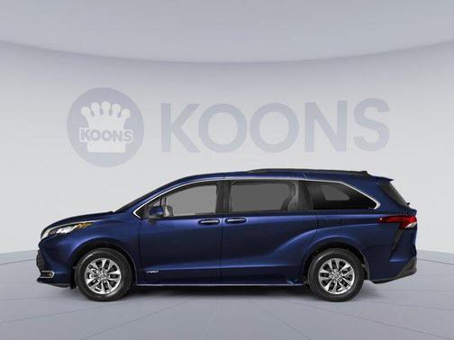 2025 Toyota Sienna XLE 8 Passenger
