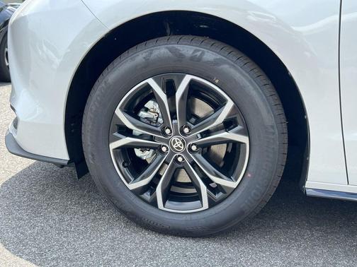 Wind Chill Pearl 2026 Toyota Sienna Platinum