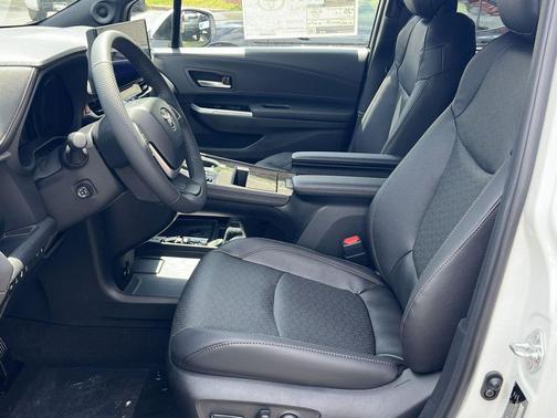 Wind Chill Pearl 2026 Toyota Sienna Platinum