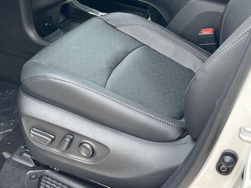 Wind Chill Pearl 2026 Toyota Sienna Platinum