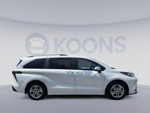 2024 Toyota Sienna XLE 7 Passenger