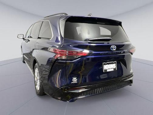 2023 Toyota Sienna XSE 7 Passenger